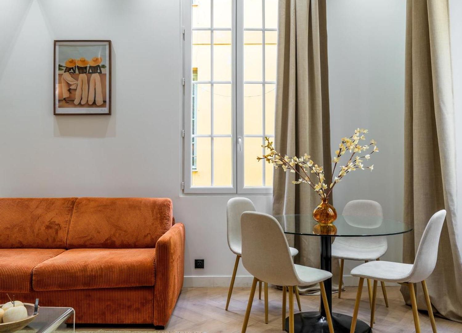Charme Et Modernite Au Coeur Du Vieux Appartement