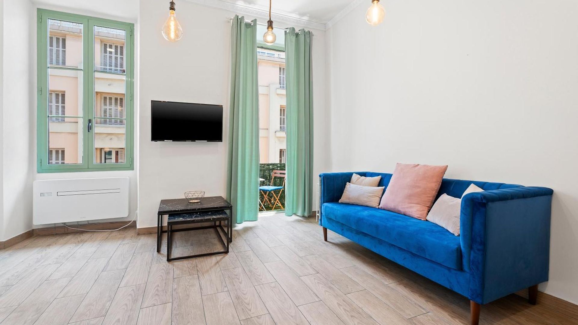 Renting - 2 Massena - Luxury Loft - Balcony Massena Square View - Aircon
