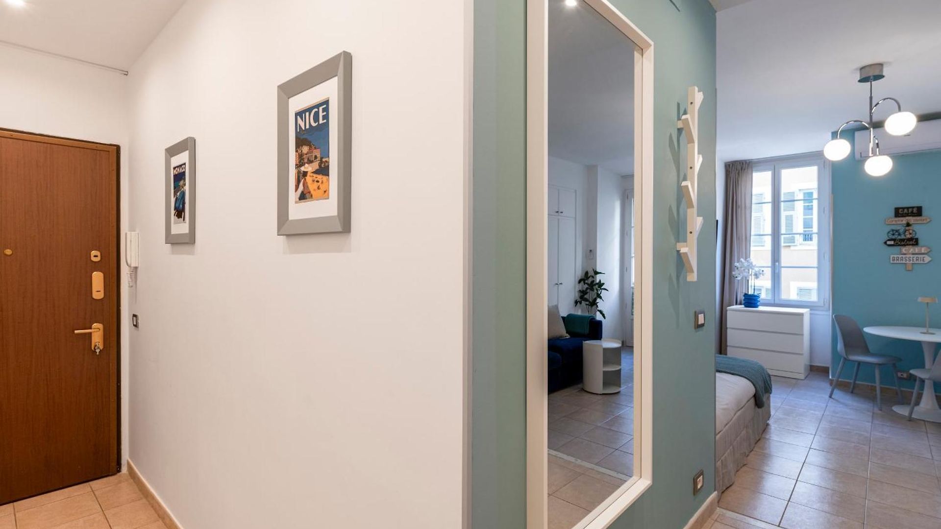 Azur - Quiet Center Location By The Sea *
