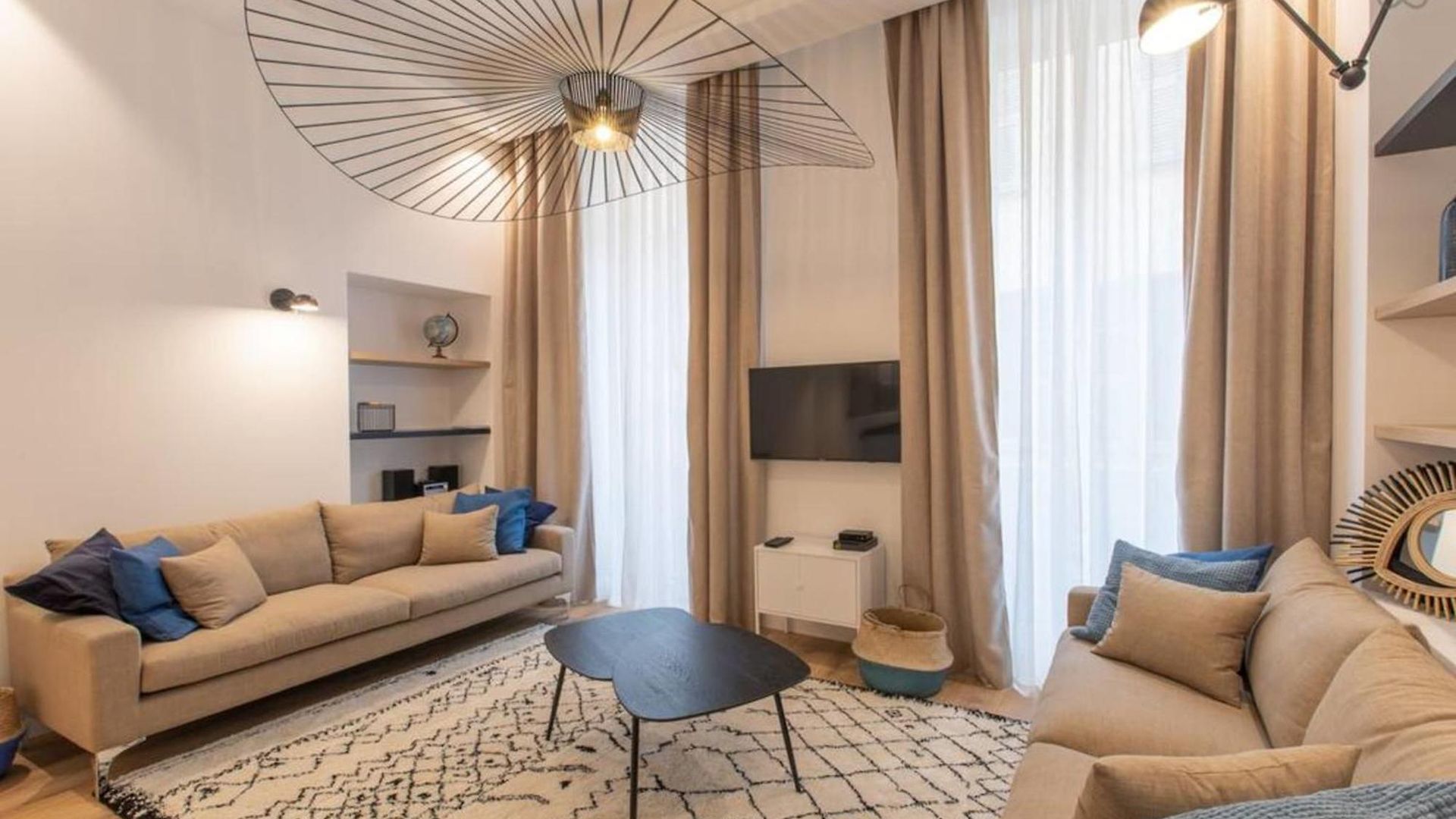 Apartment Cours Saleya Renovated 3 Bedrooms 1 Min To Air Conditioning *