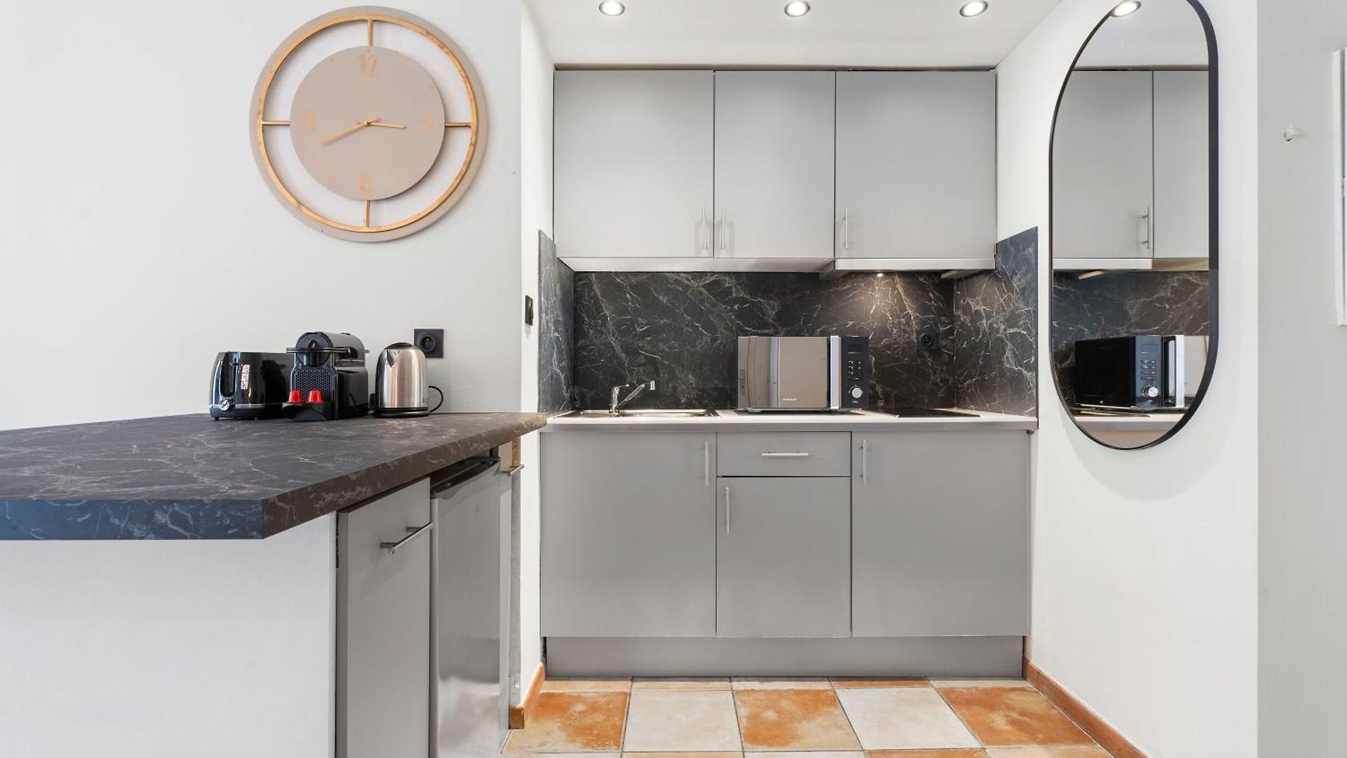 Renting - 2 Massena - Luxury Loft - Balcony Massena Square View - Aircon Apartment