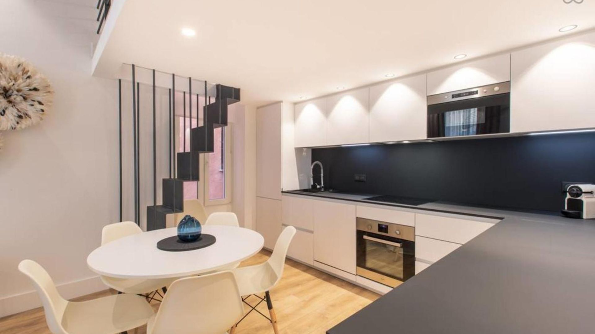Cours Saleya Renovated 3 Bedrooms 1 Min To Air Conditioning * Nice