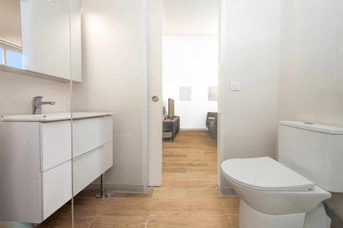 Nice, 3-room Refurbished Near Train Station Appartement Nice