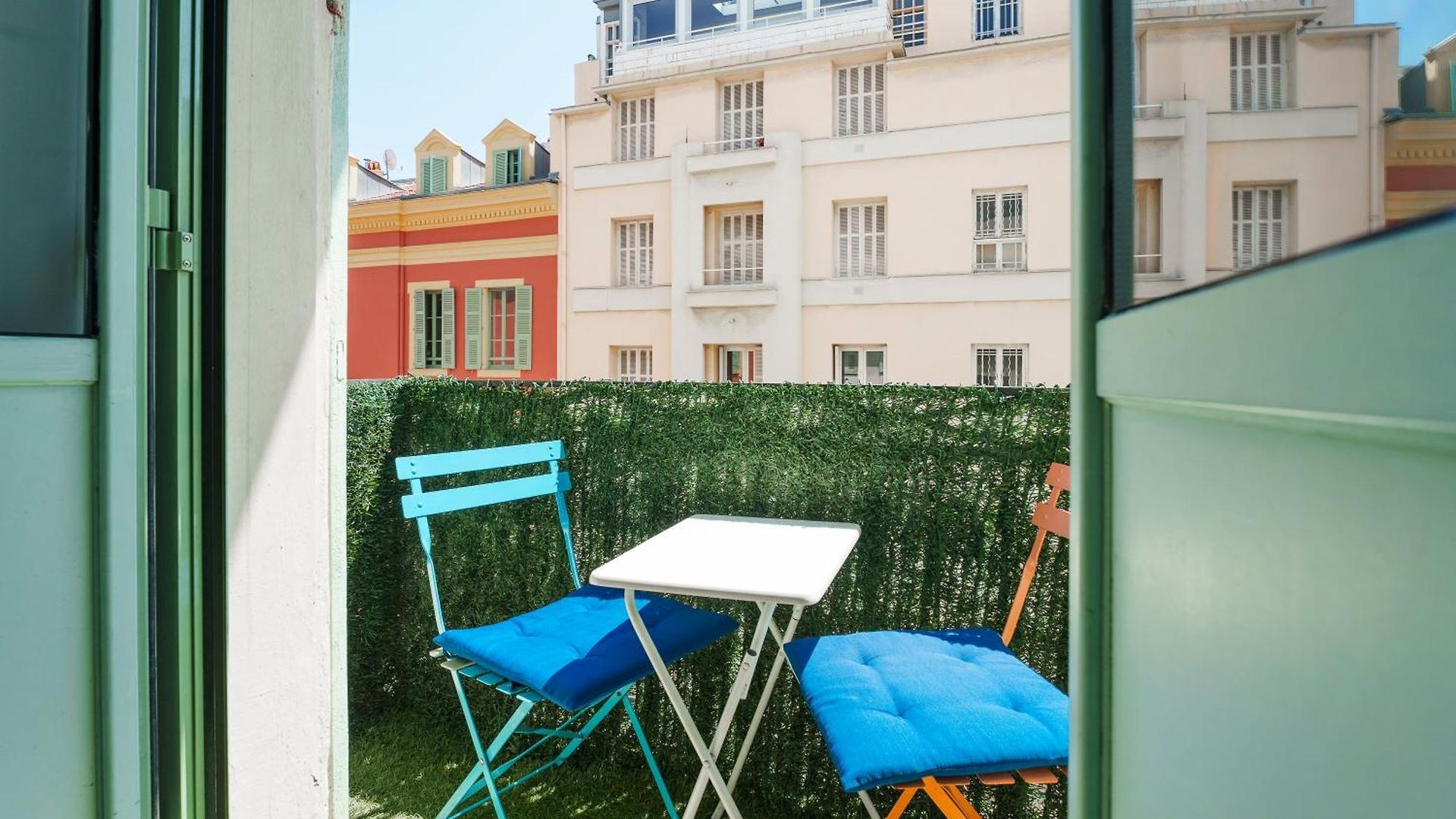 Renting - 2 Massena - Luxury Loft - Balcony Massena Square View - Aircon Apartment *