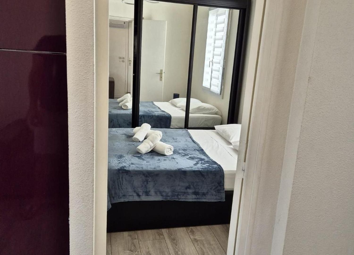 Plein Centre Climatisé Et Spacieux Avec Grande Terrasse Sur Le Toit à Appartement *