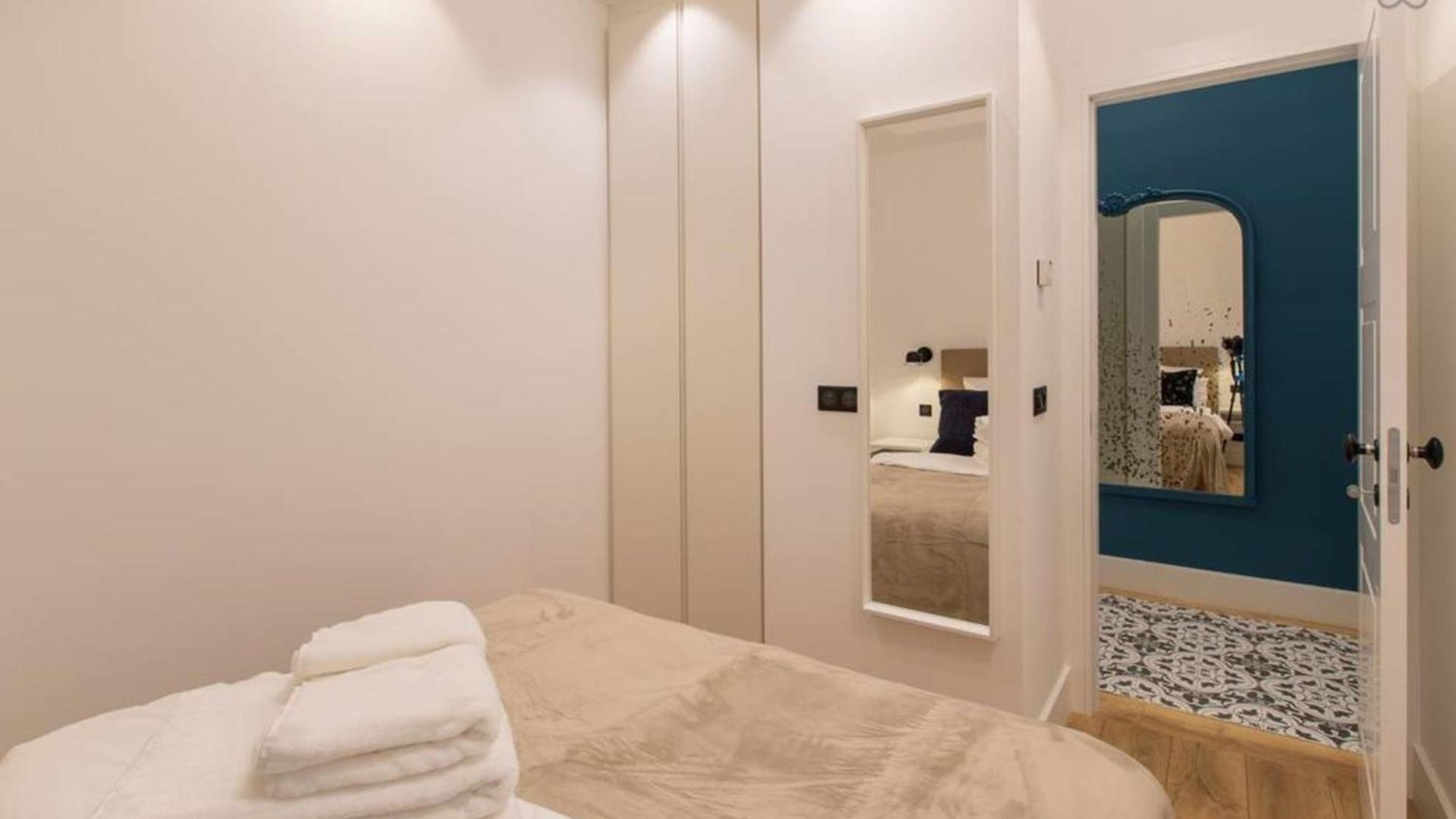 Cours Saleya Renovated 3 Bedrooms 1 Min To Air Conditioning