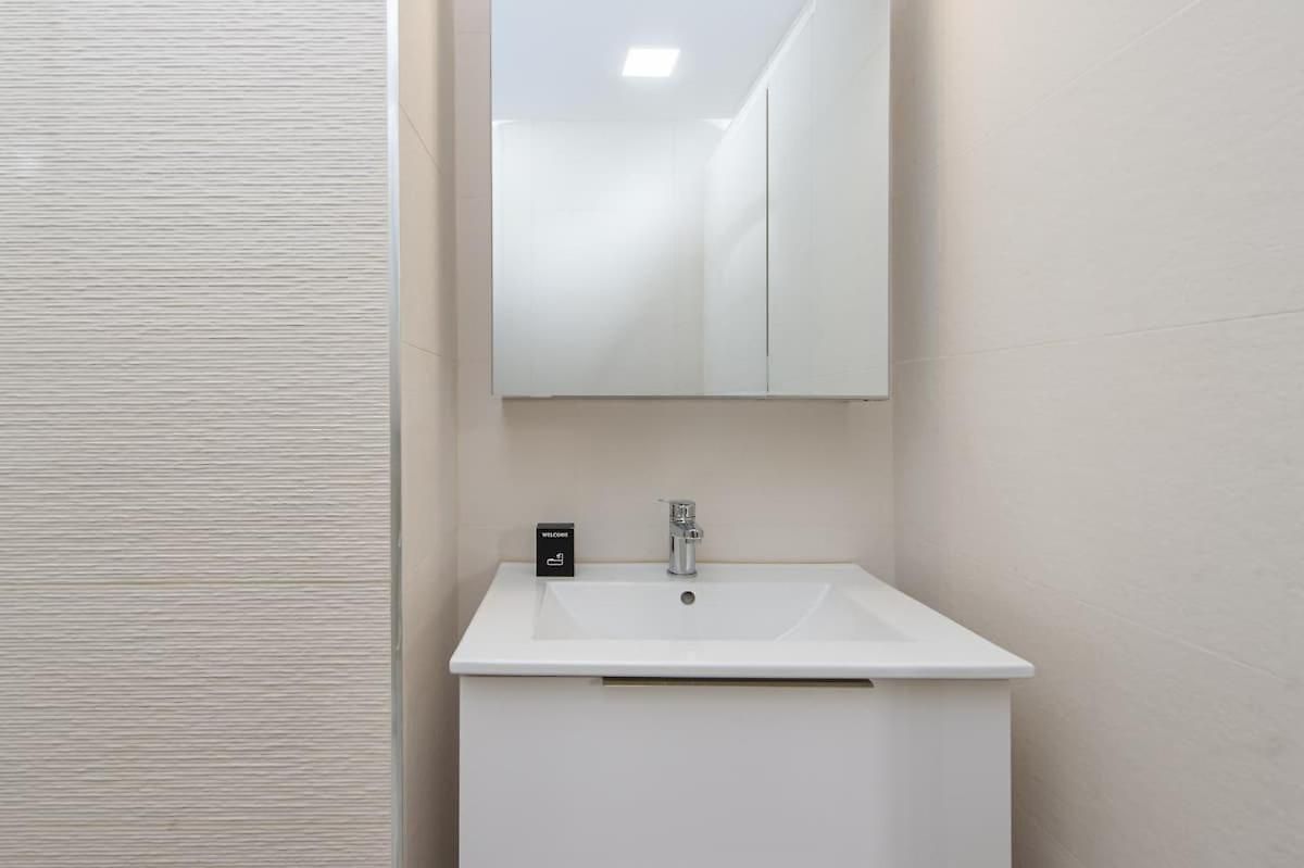 Nice, 3-room Refurbished Near Train Station Appartement *