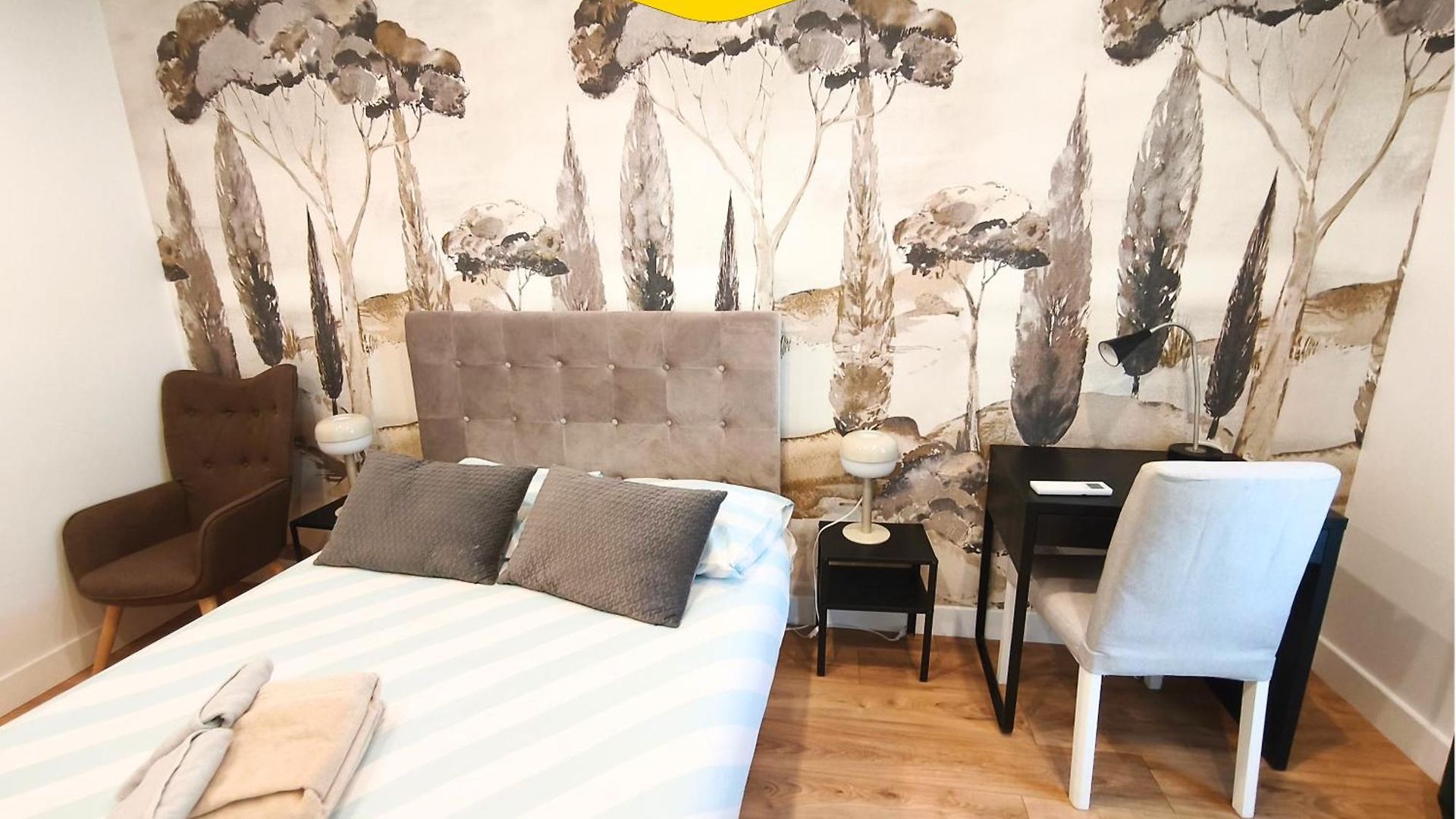 Appartement Casa Reine Jeanne- Ideal Groups & Family -central Near Train Station - Parking - New&confort-ac