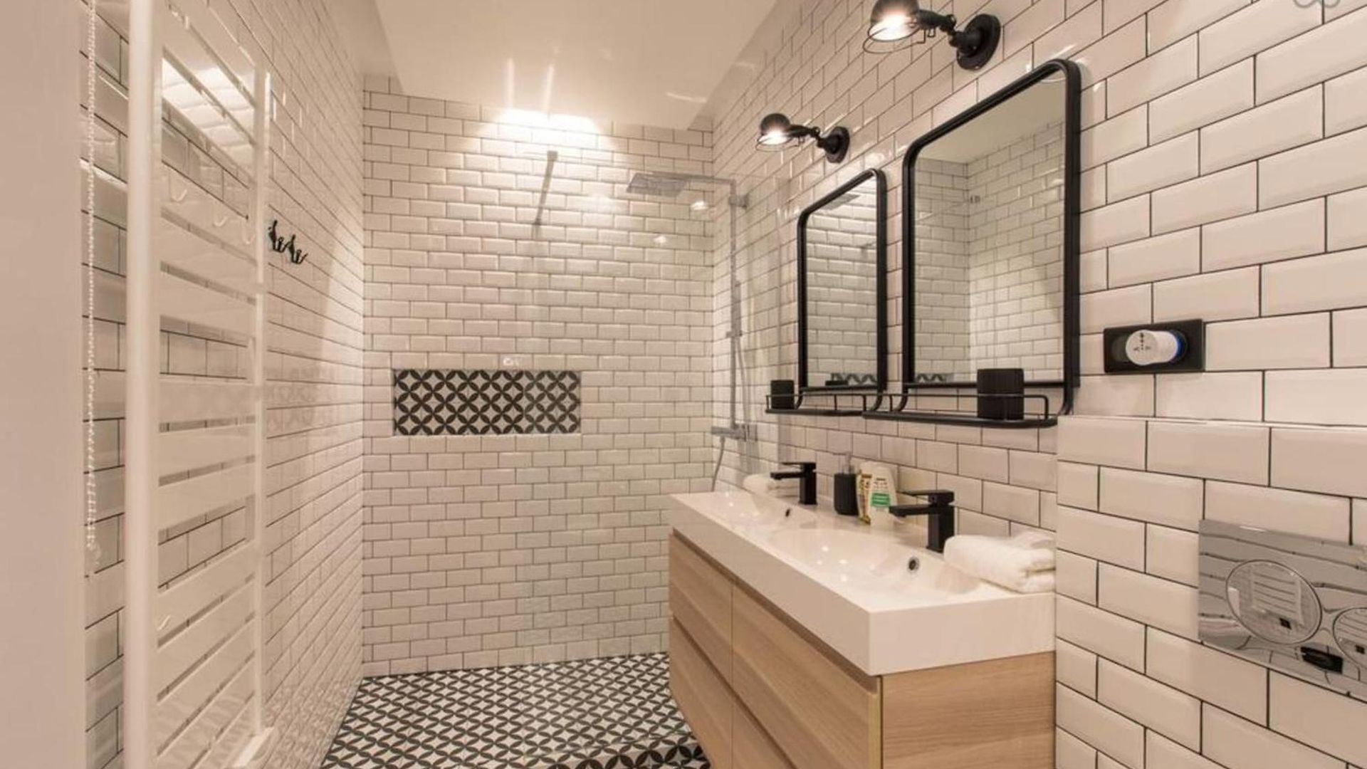 Cours Saleya Renovated 3 Bedrooms 1 Min To Air Conditioning Apartment