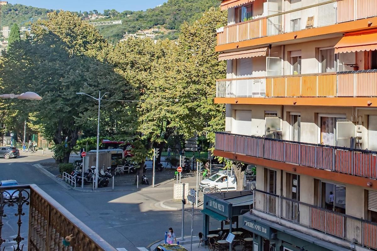 Nice, 3-room Refurbished Near Train Station *