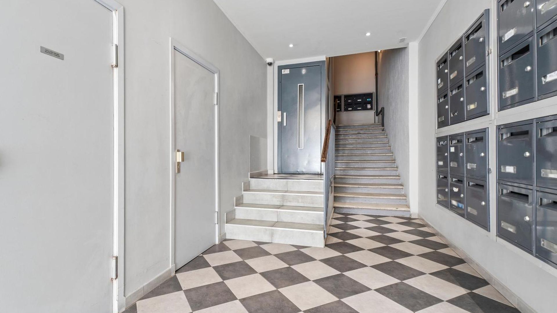 Renting - 2 Massena - Luxury Loft - Balcony Massena Square View - Aircon Nice