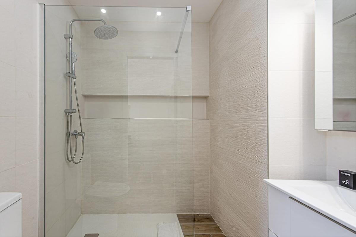 Nice, 3-room Refurbished Near Train Station *