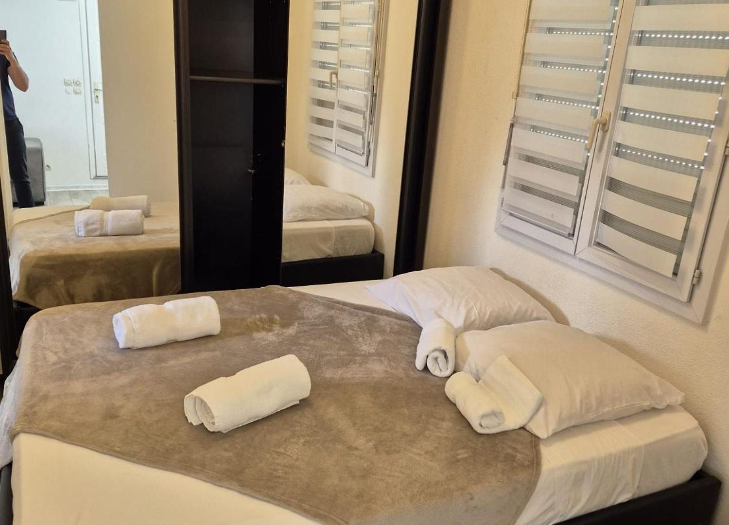 Appartement Plein Centre Climatisé Et Spacieux Avec Grande Terrasse Sur Le Toit à *