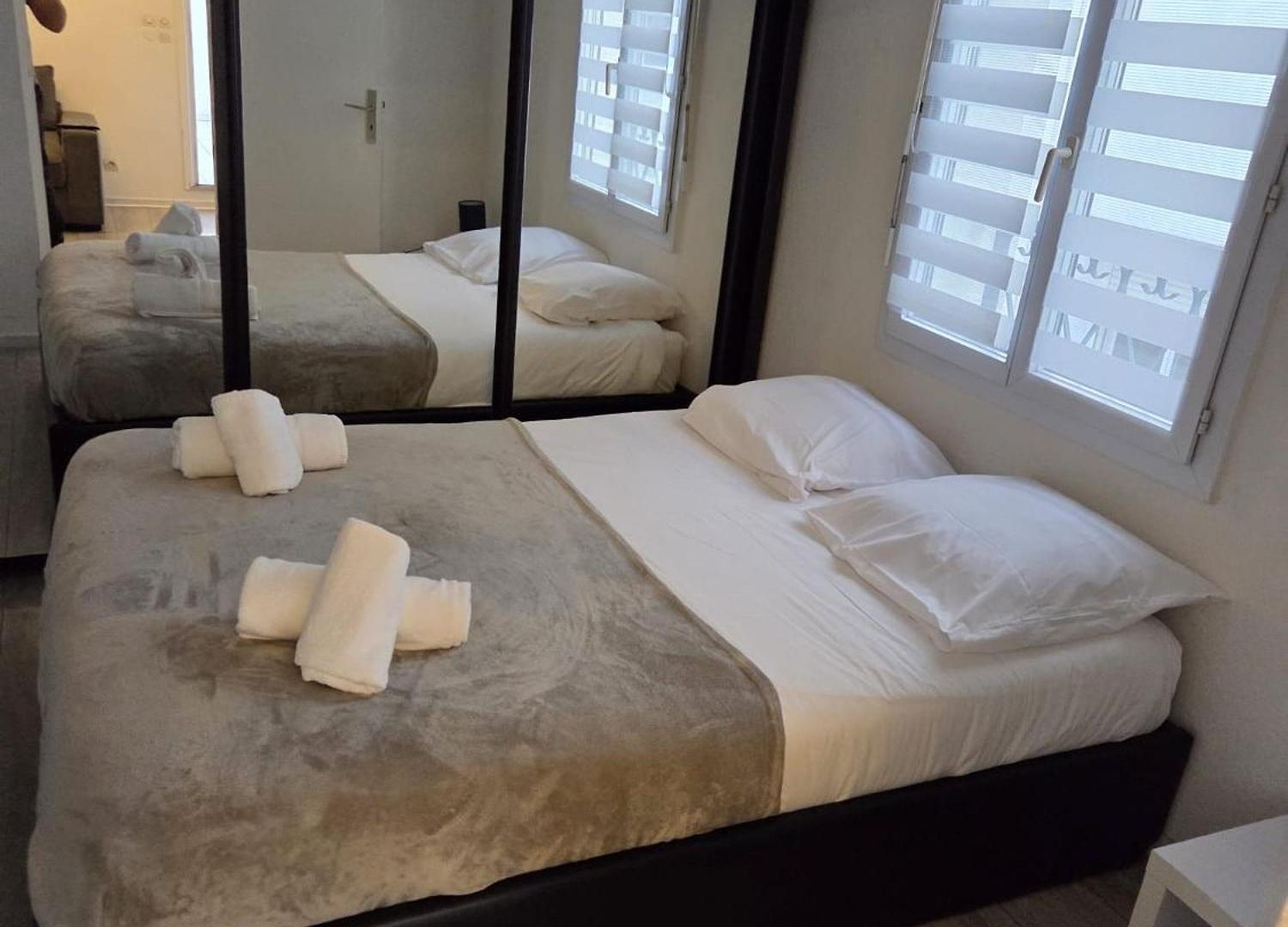 Appartement Plein Centre Climatisé Et Spacieux Avec Grande Terrasse Sur Le Toit à