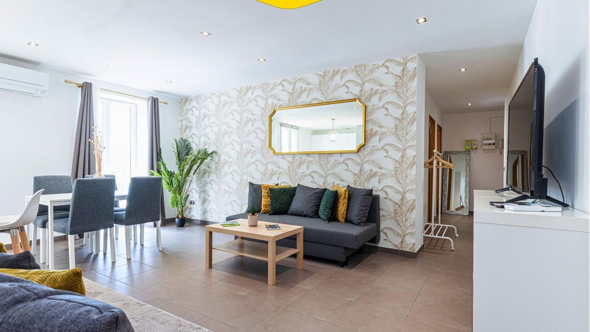 Casa Reine Jeanne- Ideal Groups & Family -central Near Train Station - Parking - New&confort-ac