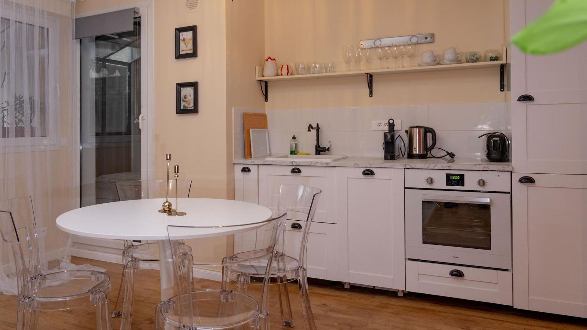 Large Magnificent Terrace Apartment