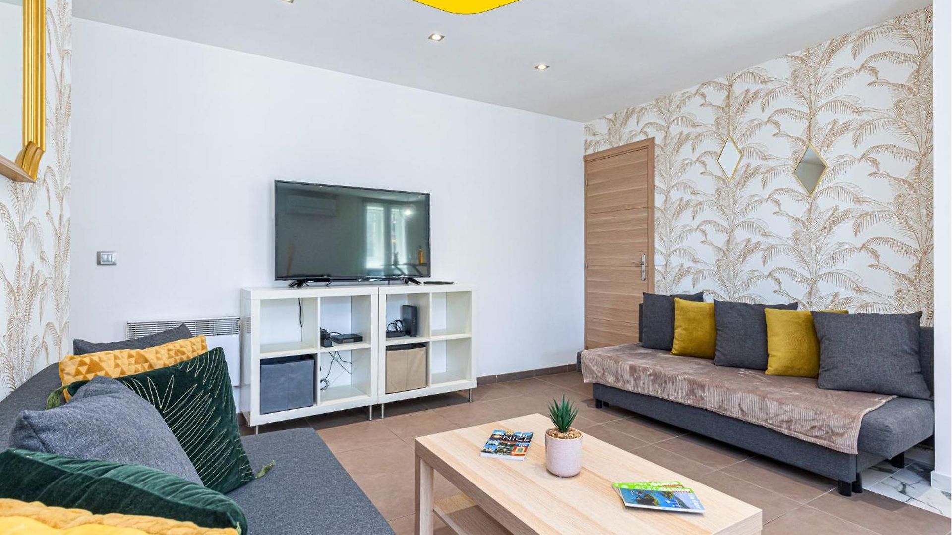Casa Reine Jeanne- Ideal Groups & Family -central Near Train Station - Parking - New&confort-ac