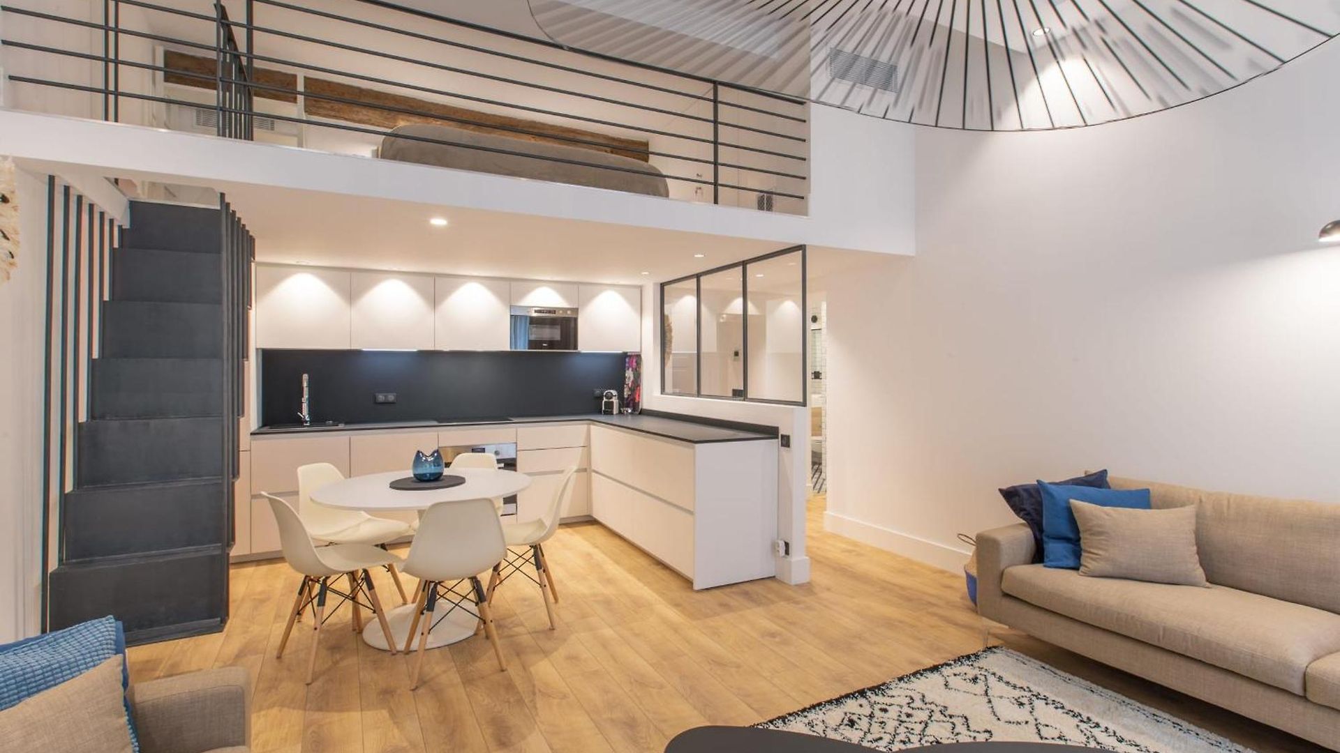 Cours Saleya Renovated 3 Bedrooms 1 Min To Air Conditioning Apartment Nice