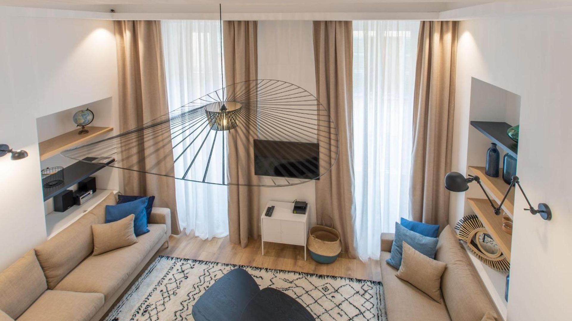 Cours Saleya Renovated 3 Bedrooms 1 Min To Air Conditioning