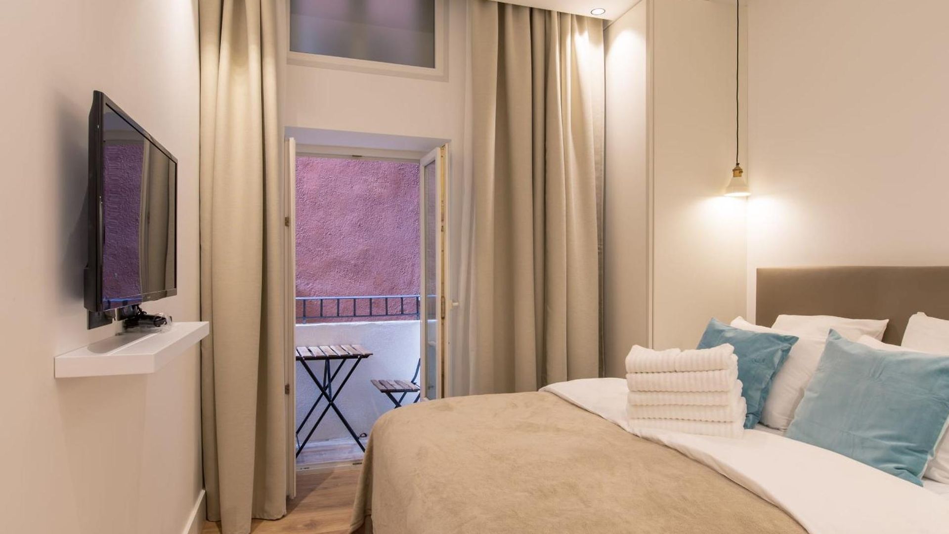 Cours Saleya Renovated 3 Bedrooms 1 Min To Air Conditioning Apartment Nice