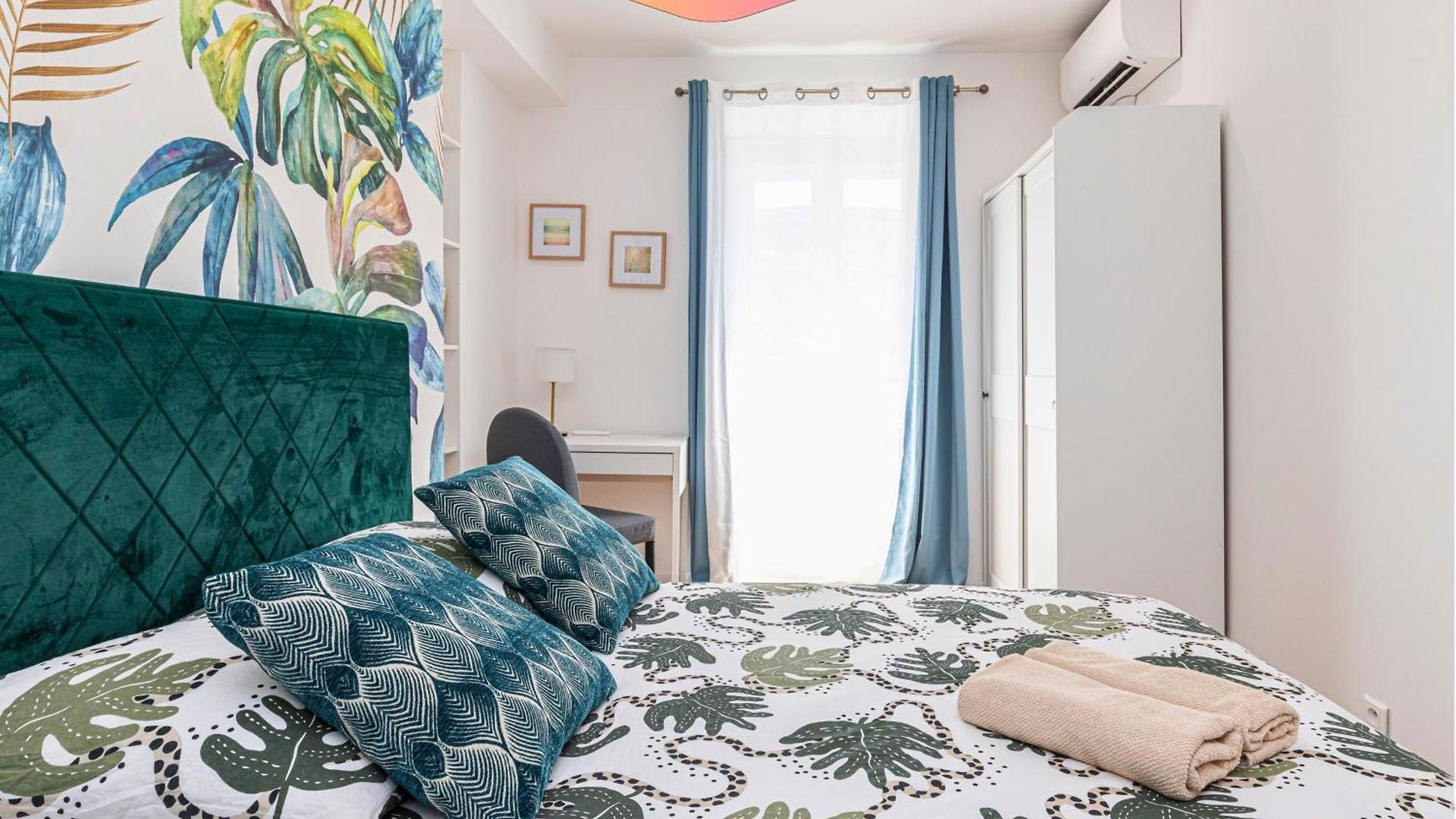 Appartement Casa Reine Jeanne- Ideal Groups & Family -central Near Train Station - Parking - New&confort-ac *