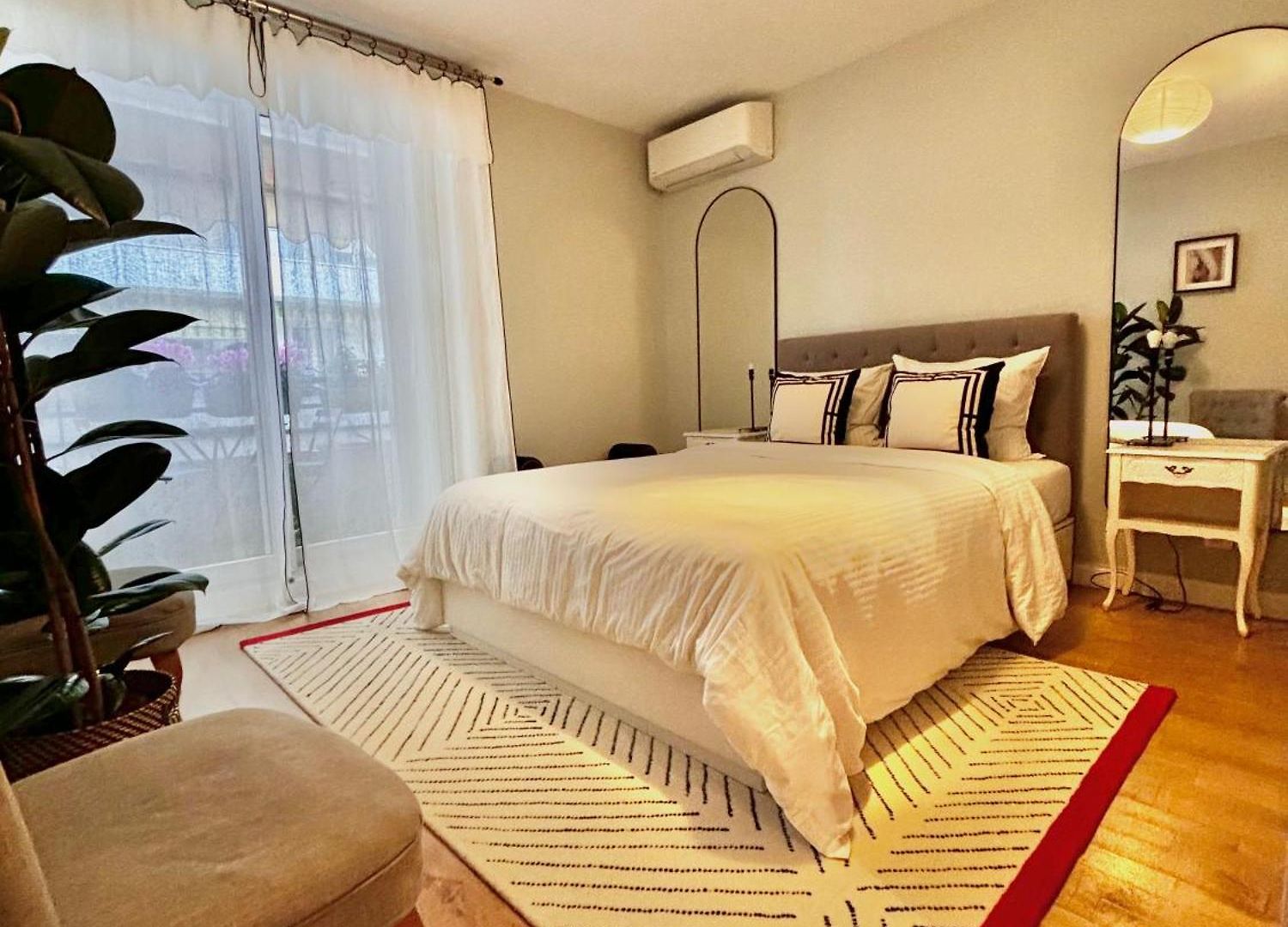 Large Magnificent Terrace Apartment Nice