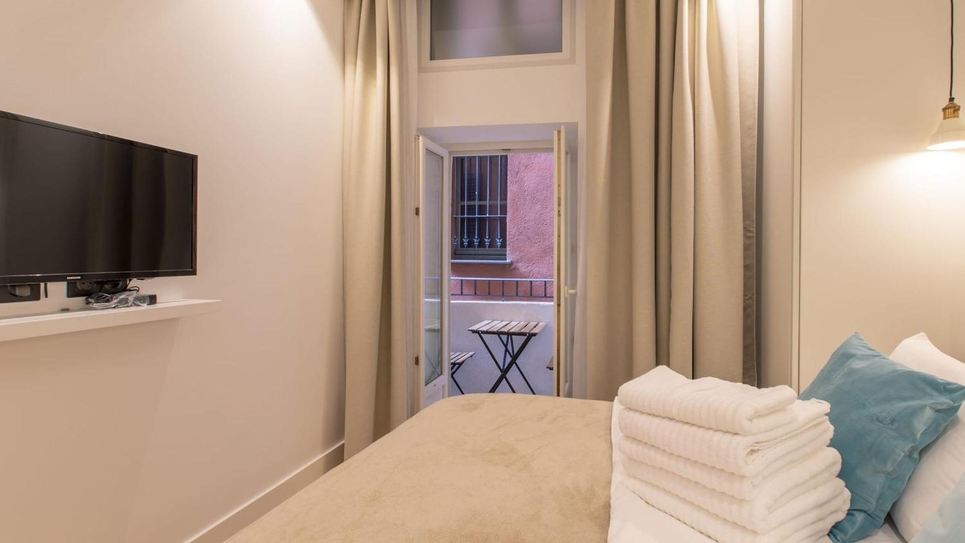 Apartment Cours Saleya Renovated 3 Bedrooms 1 Min To Air Conditioning *