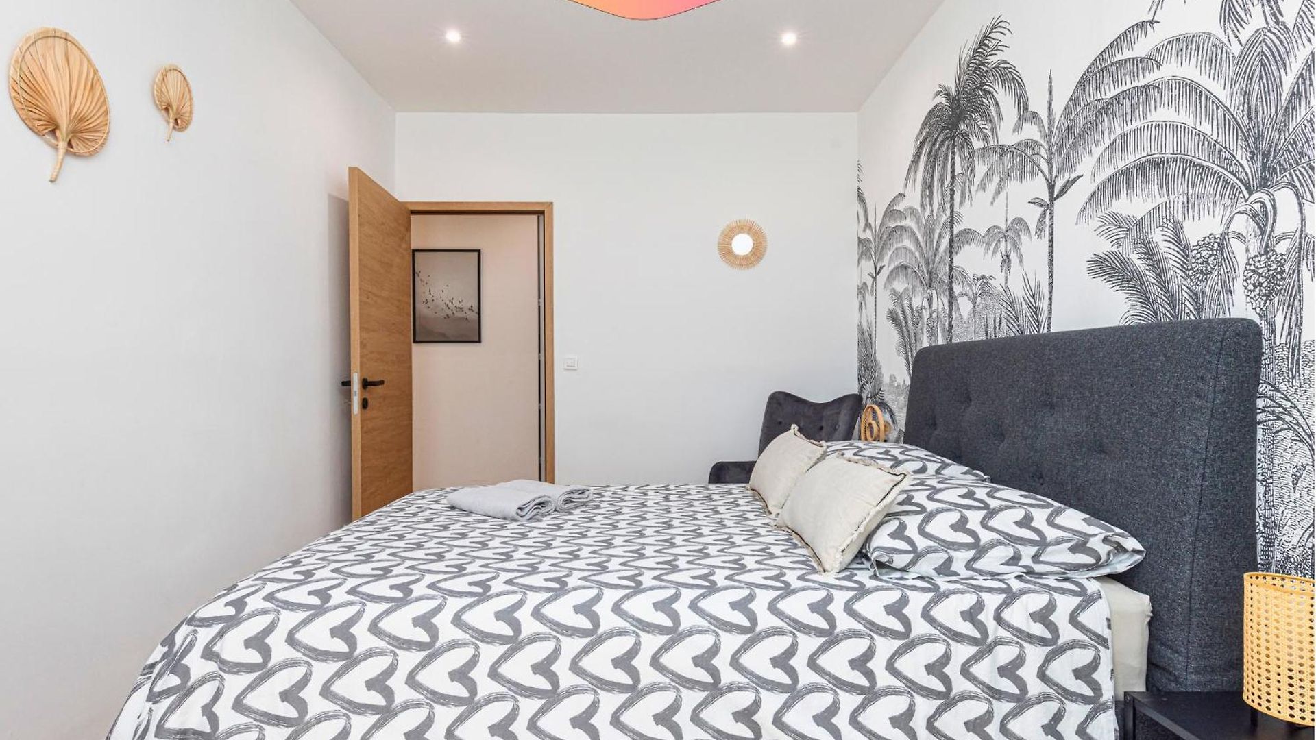 Casa Reine Jeanne- Ideal Groups & Family -central Near Train Station - Parking - New&confort-ac *