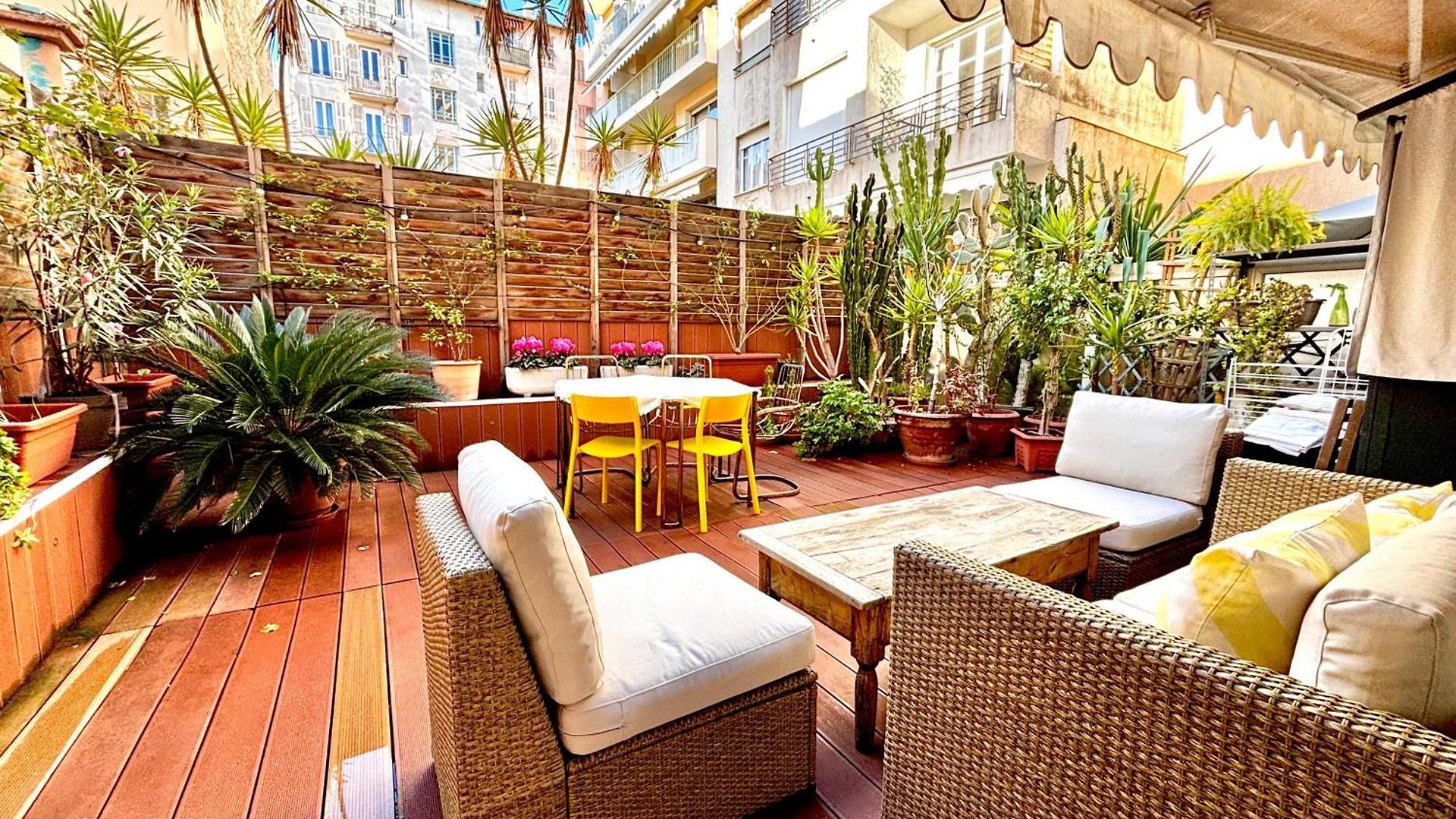 Large Magnificent Terrace Apartment Nice