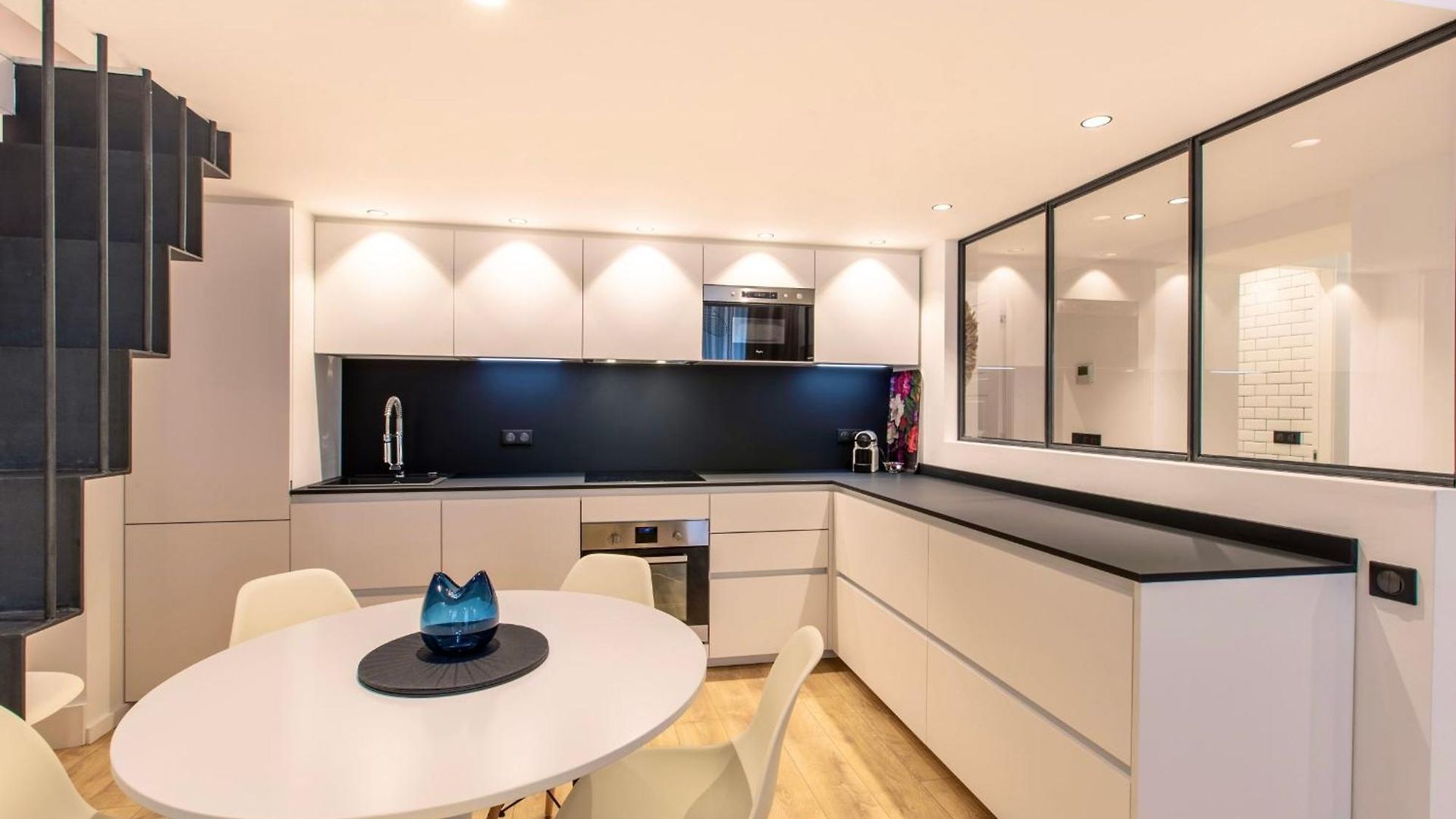 Cours Saleya Renovated 3 Bedrooms 1 Min To Air Conditioning Apartment *