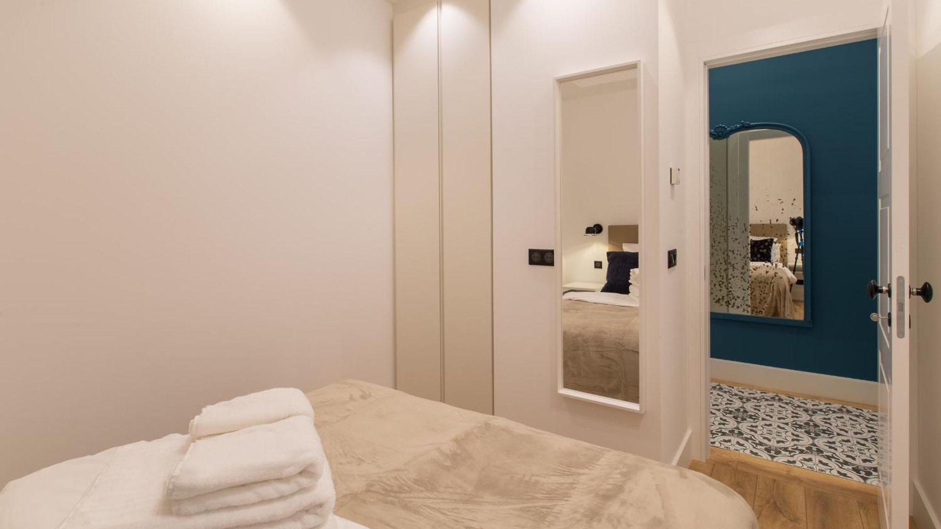 Cours Saleya Renovated 3 Bedrooms 1 Min To Air Conditioning Nice