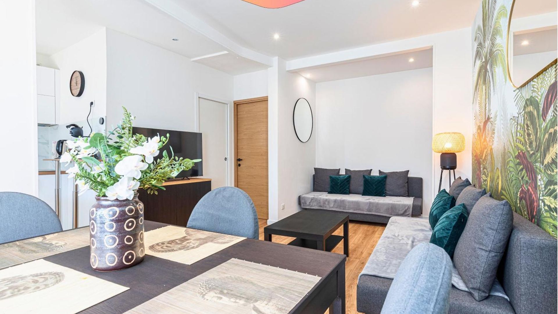 Casa Reine Jeanne- Ideal Groups & Family -central Near Train Station - Parking - New&confort-ac *