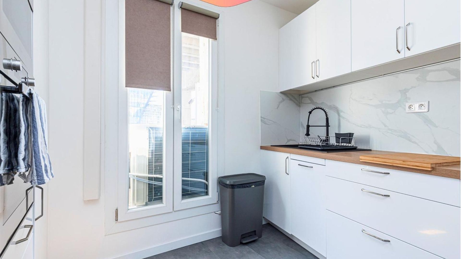 Appartement Casa Reine Jeanne- Ideal Groups & Family -central Near Train Station - Parking - New&confort-ac *