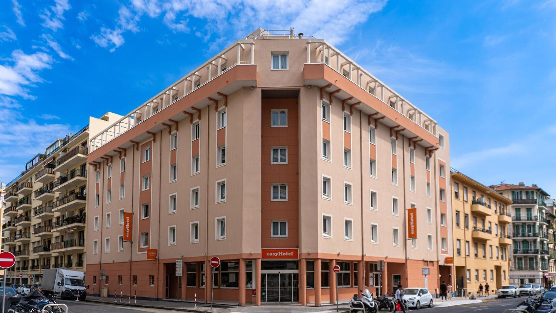 Easyhotel Old Town Hotel 2*