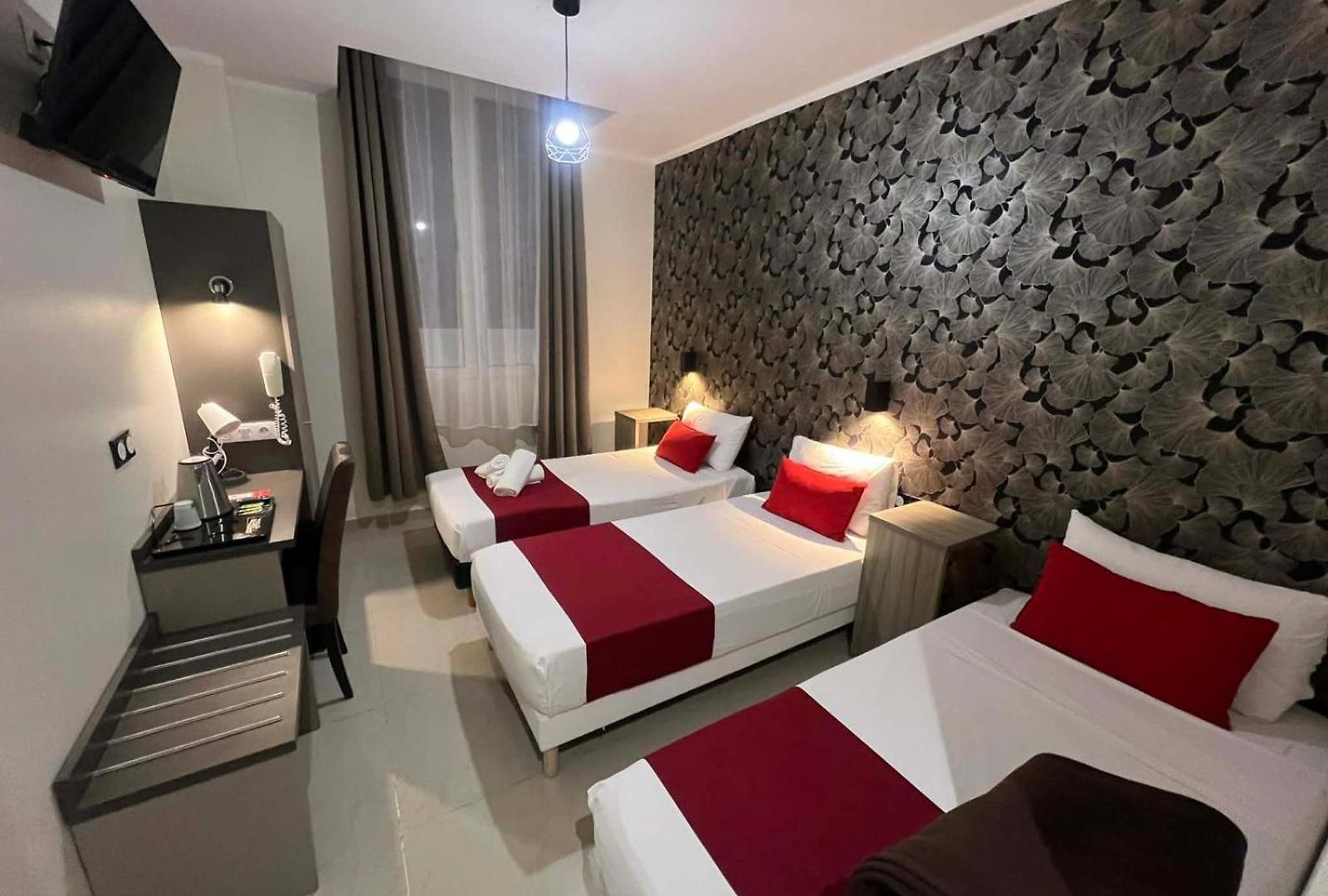 Evelia Hotel