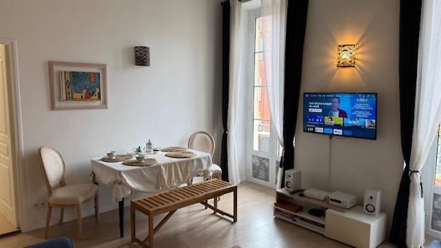 Apartment 2 Bedrooms In Central Location On The Famous Place Massena *