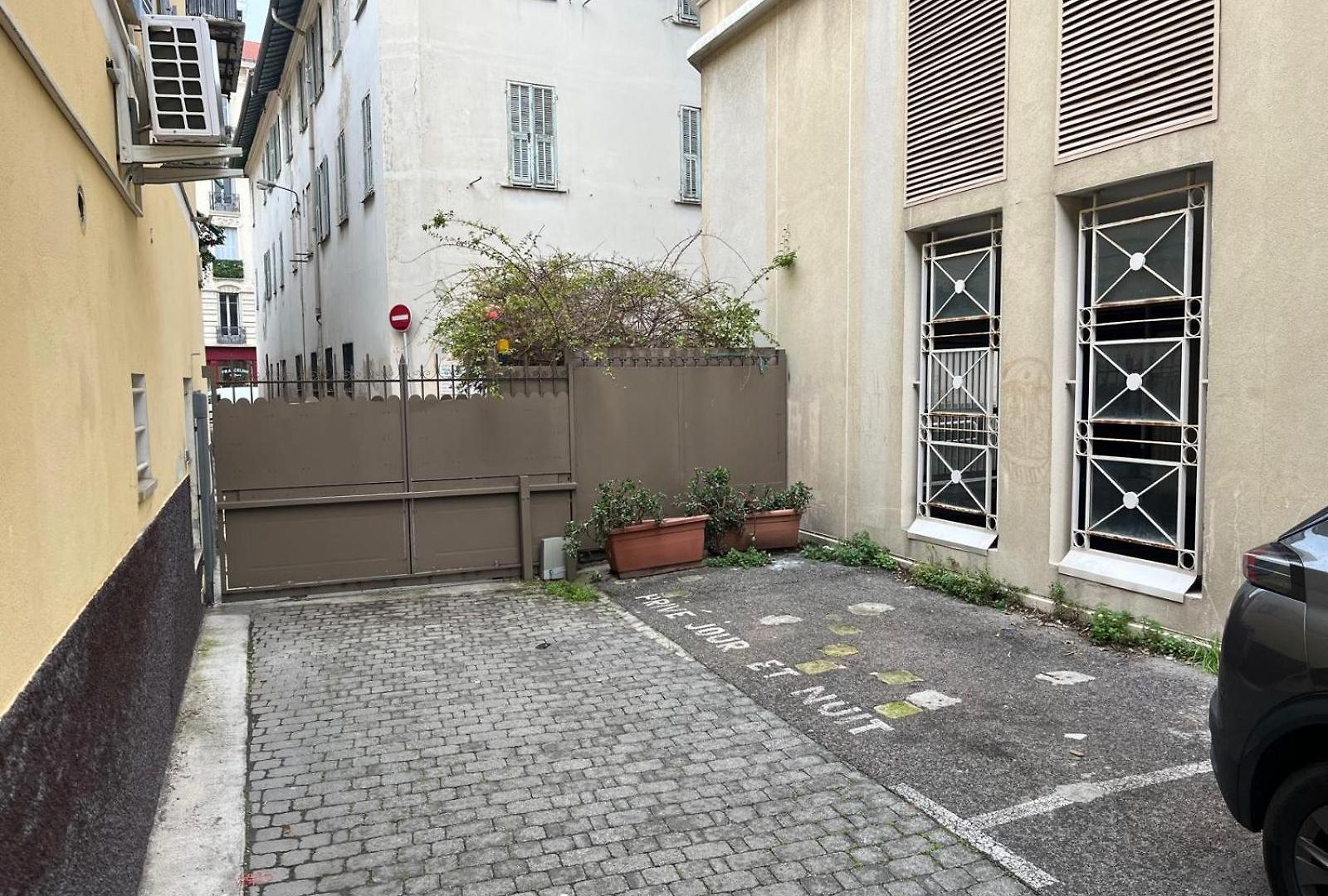 Nice-duplex-plage-parking-cimatisation *