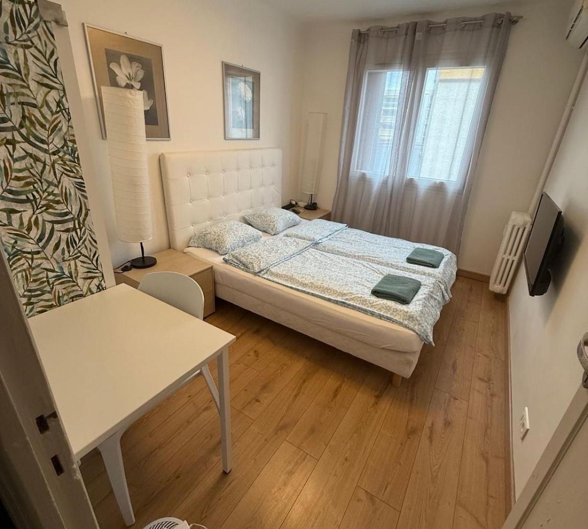 Appartement The - 3 Rooms, 3air Cond, 3tv, 3fans, 2 Wc, Wifi Everywhere 5min Aeroport, Train, Beach, 1min Tram, 15 Min Centre, Port, Parking Possible *