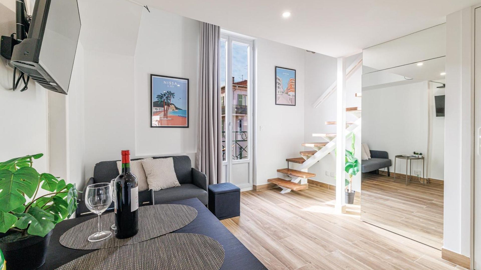Duplex Carre D'or Apartment *