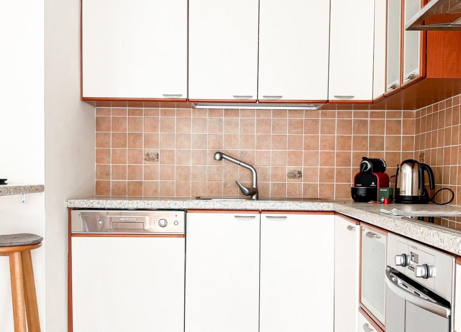 Hyper-centre, Air-conditioned With Balcony Appartement *
