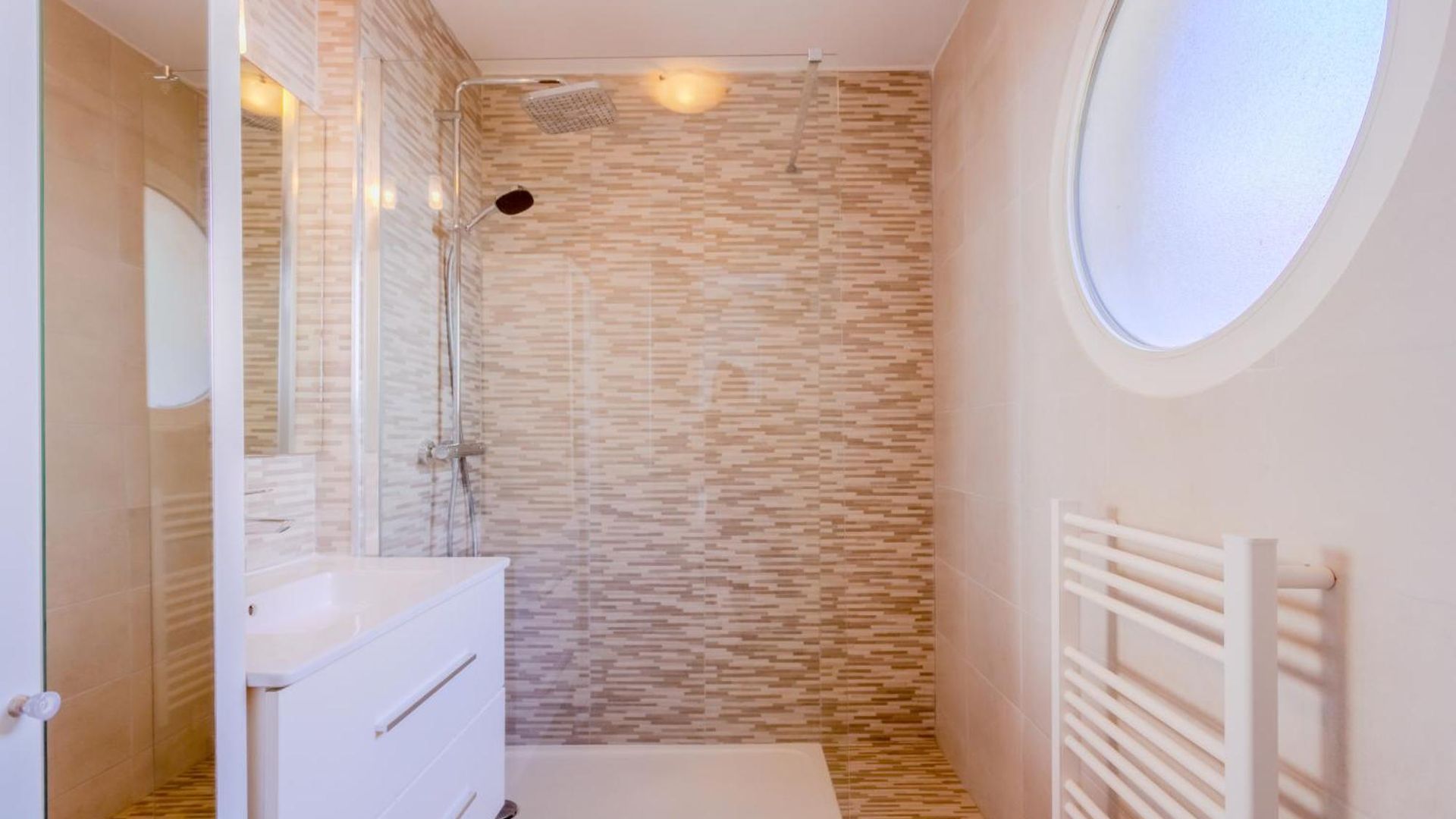 Peaceful In With Terrace, Parking Apartment Nice