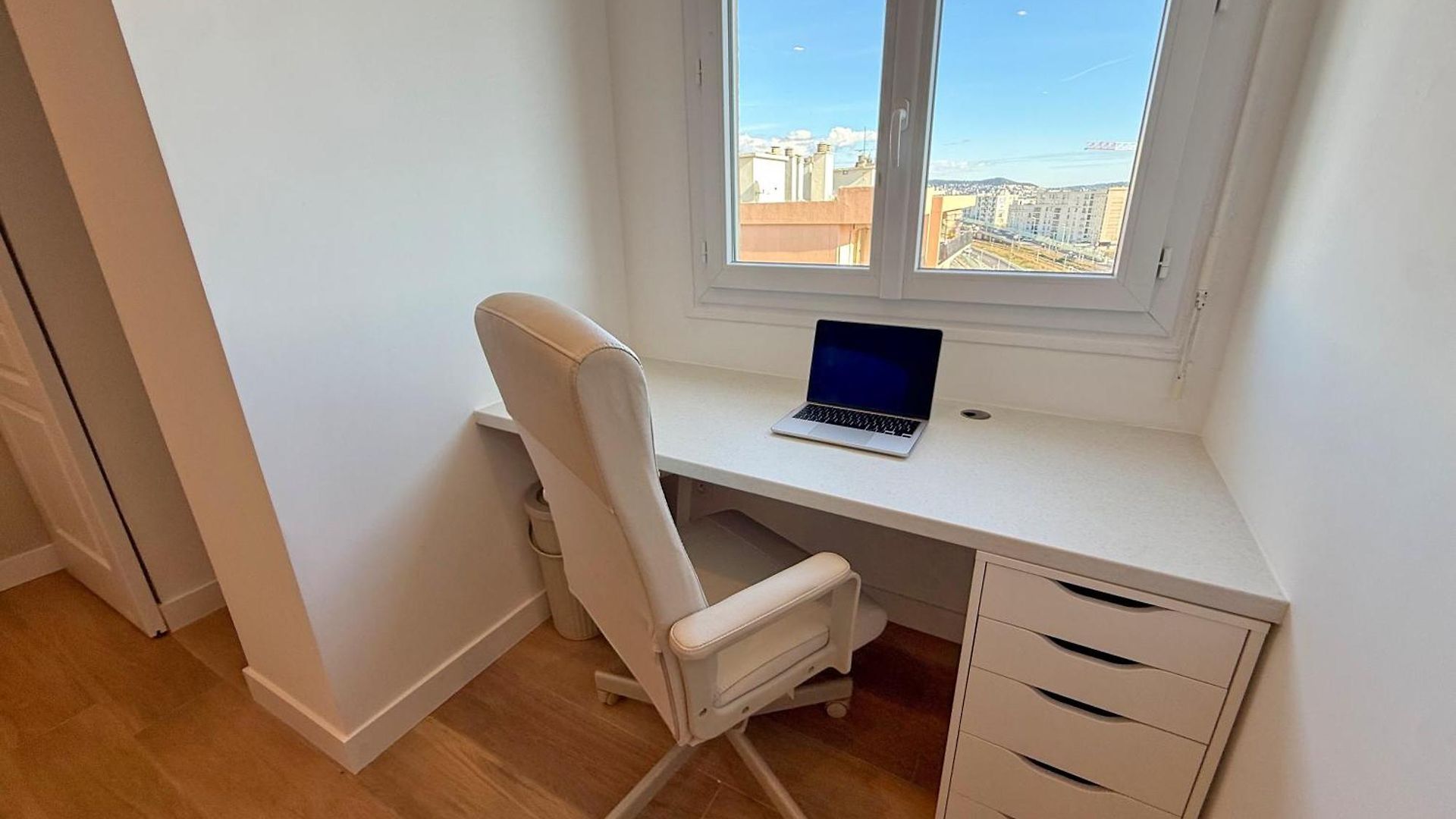 Homestay Ouest Privees Modernes Tv Wifi Bureau En Colocation *