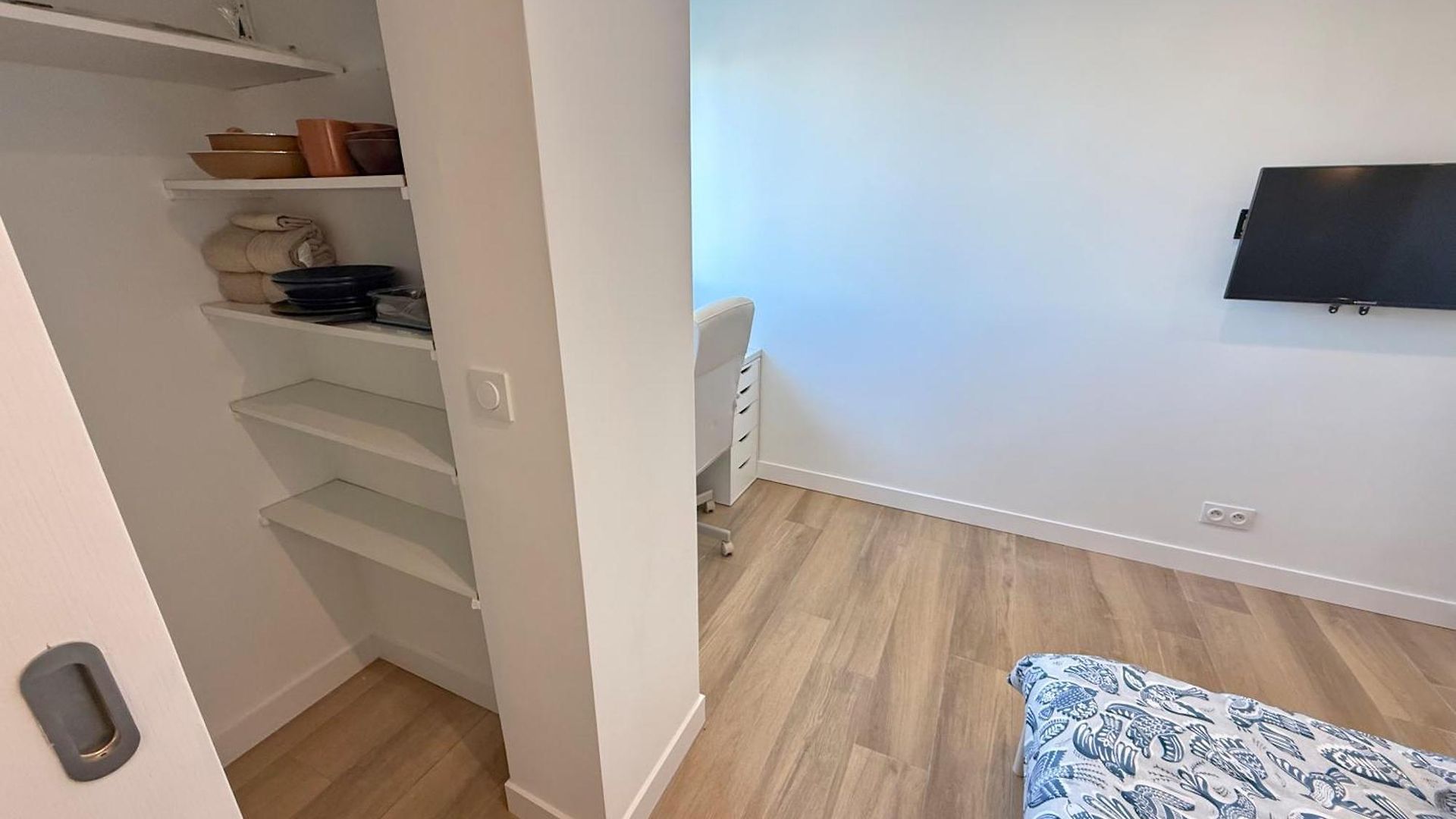 Homestay Ouest Privees Modernes Tv Wifi Bureau En Colocation Nice