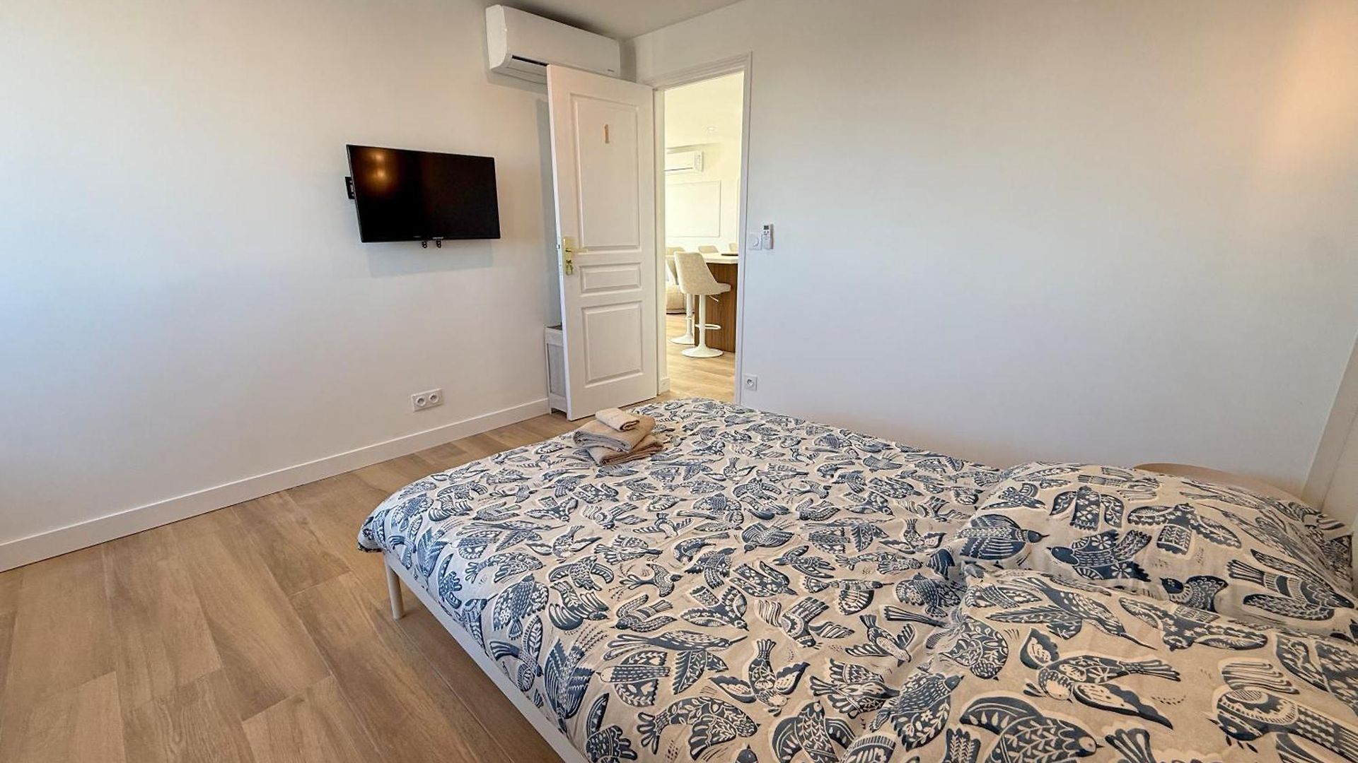 Homestay Ouest Privees Modernes Tv Wifi Bureau En Colocation