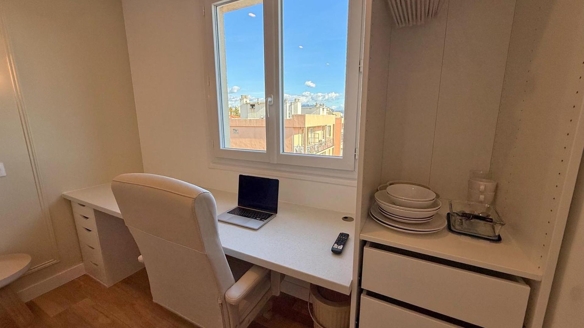 Ouest Privees Modernes Tv Wifi Bureau En Colocation Homestay Nice