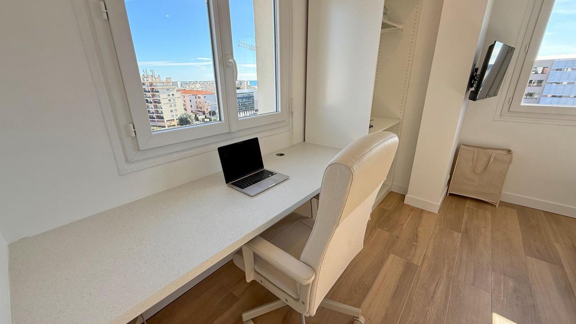 Ouest Privees Modernes Tv Wifi Bureau En Colocation Homestay