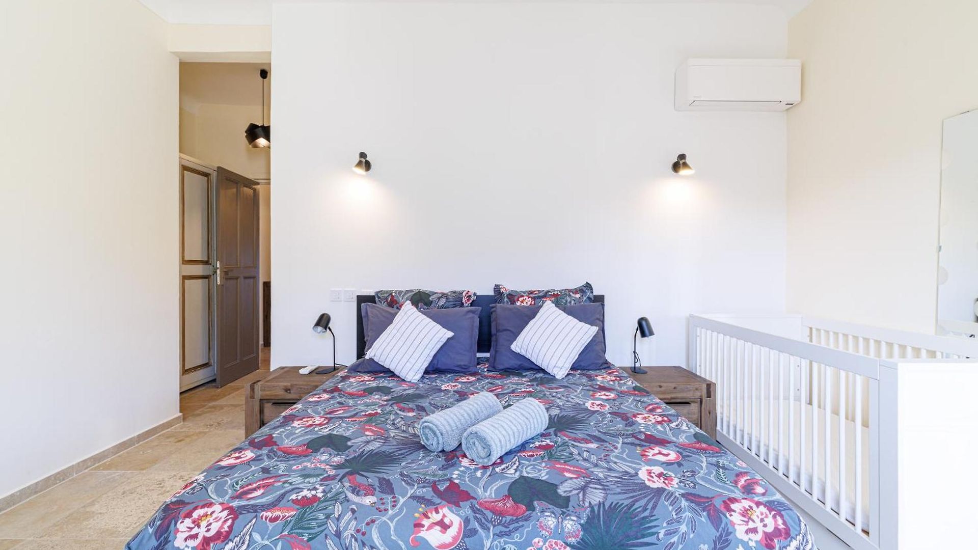 Villa Marie -pool - Garden-close To -parking *