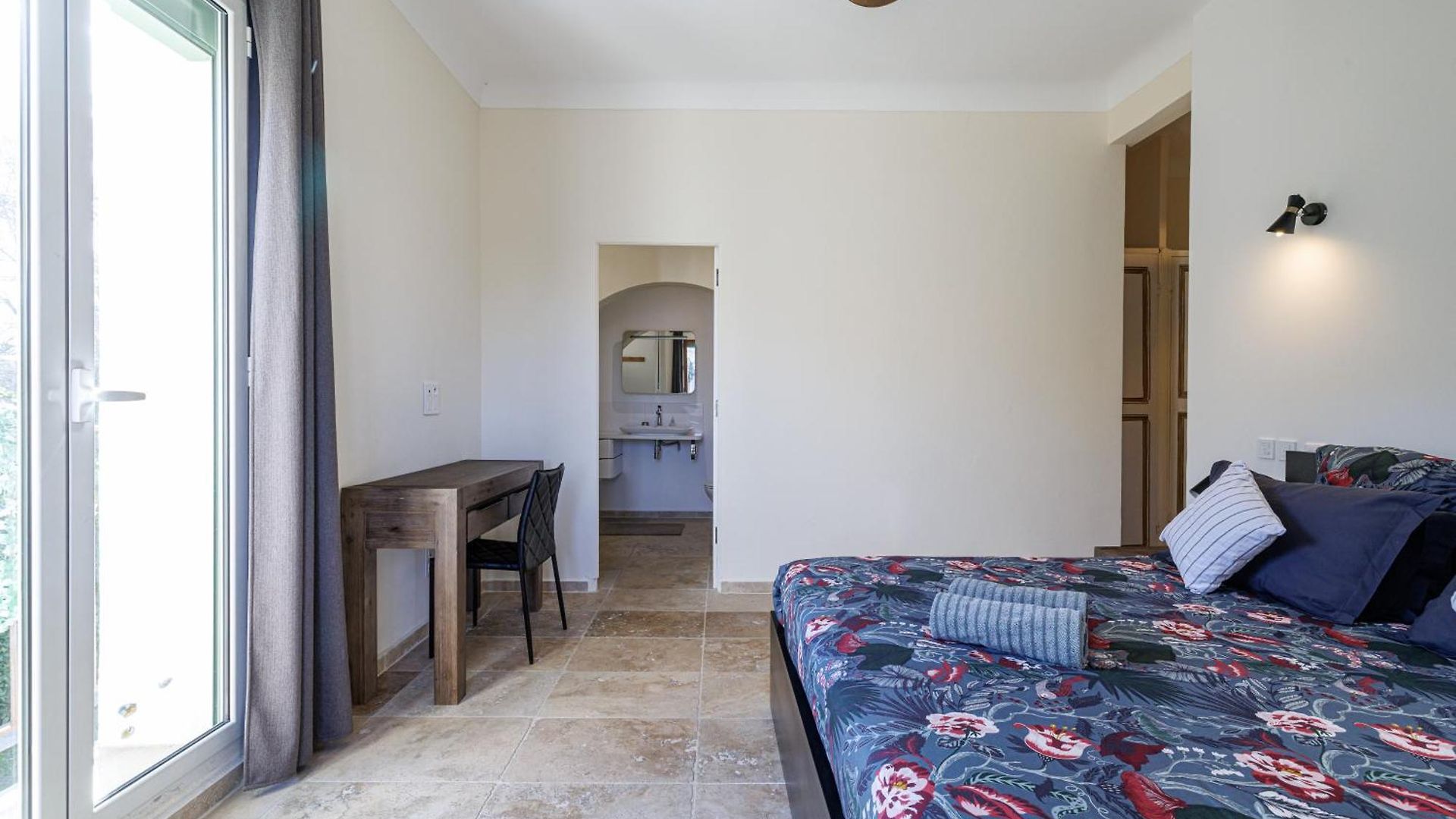Villa Marie -pool - Garden-close To -parking *