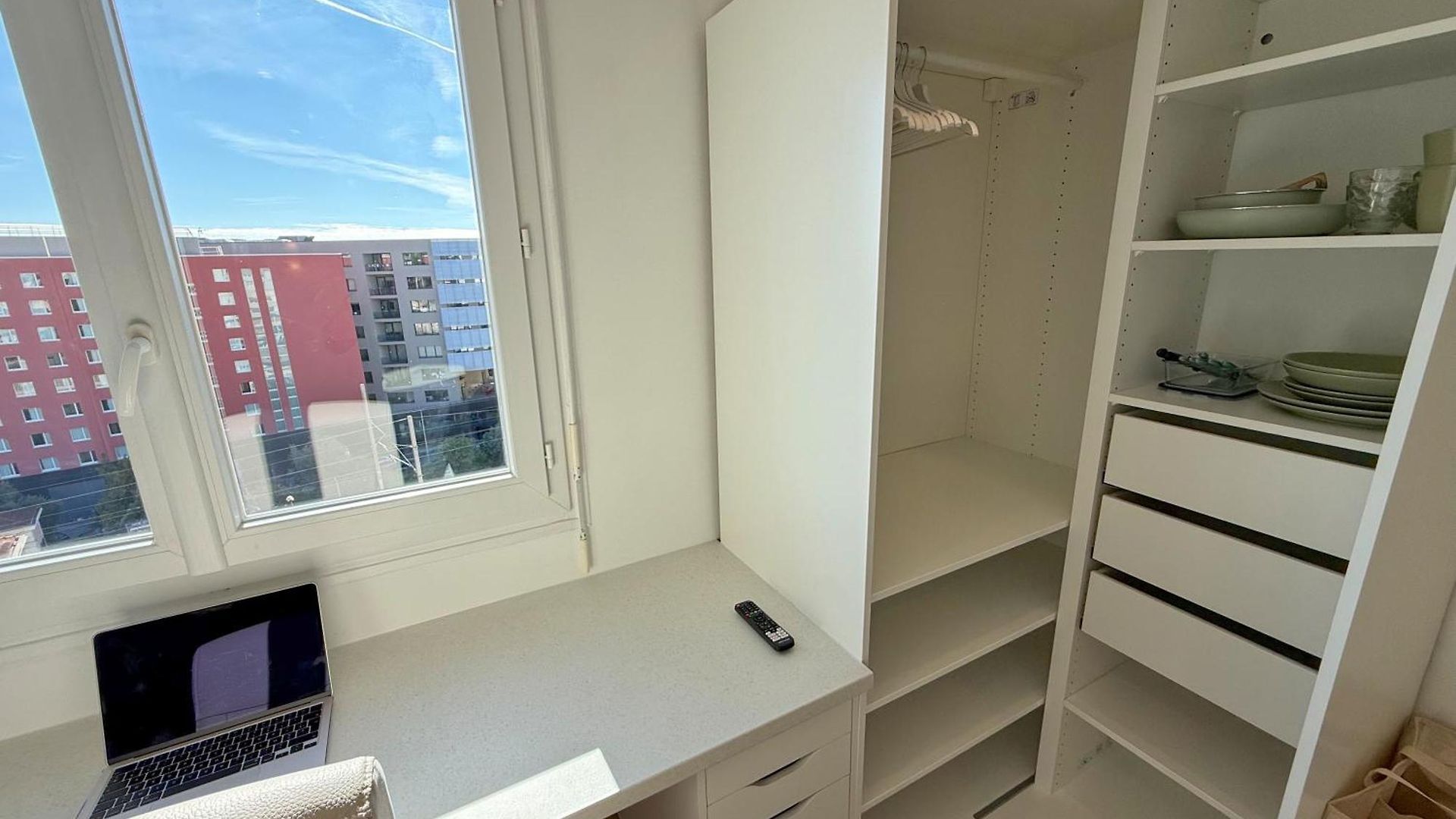 Homestay Ouest Privees Modernes Tv Wifi Bureau En Colocation Nice