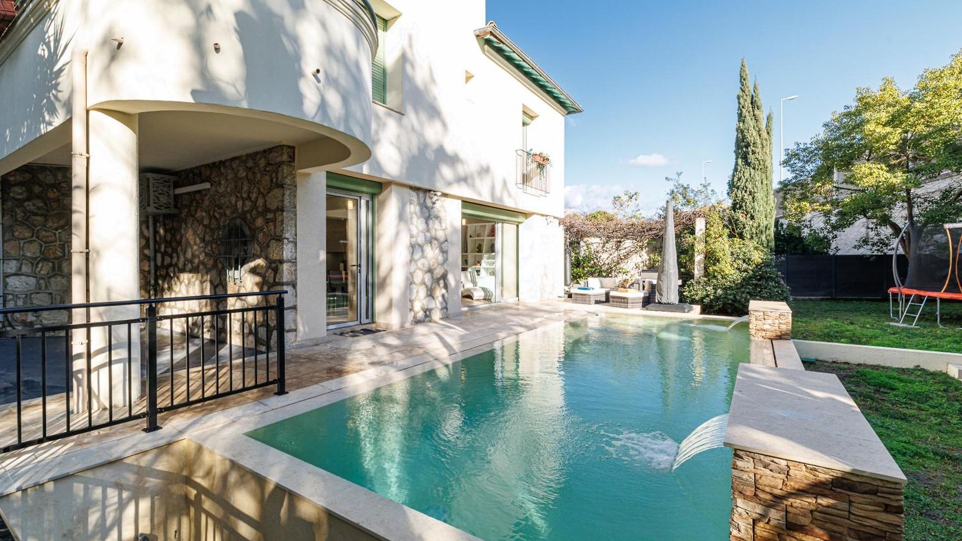 Villa Marie -pool - Garden-close To -parking *